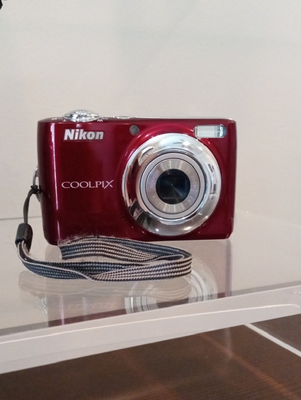 *Nikon COOLPIX L22 Digital Camera - Red *Lens Error* As is w/case - Needs Repair
